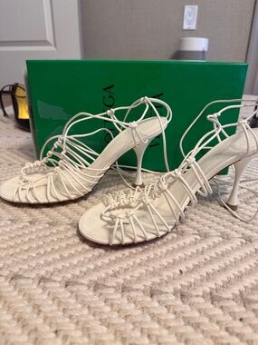Bottega Veneta Cream Knotted Strappy Lace-Up Heels size 39 EU 8 US